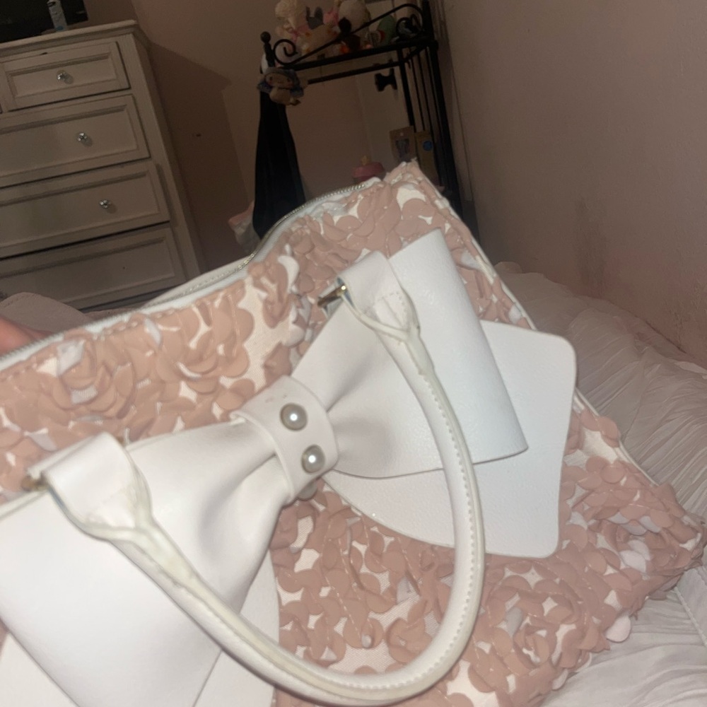 Betsy Johnson Elegant White and Cream Bow Tote Bag!